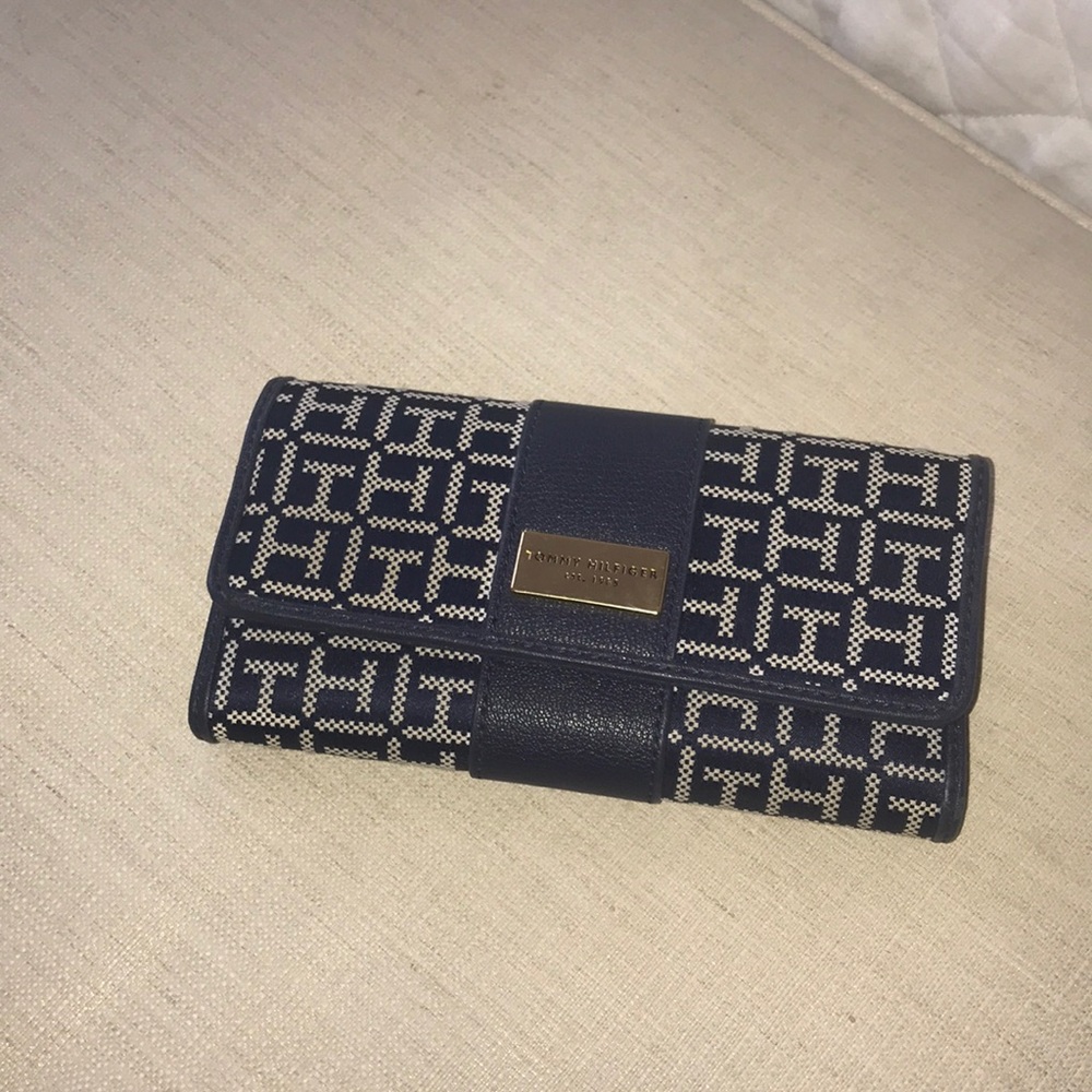 TOMMY HILFIGER NAVY BLUE PATTERNED WALLET